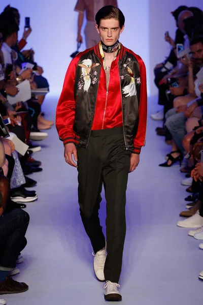 Look 32